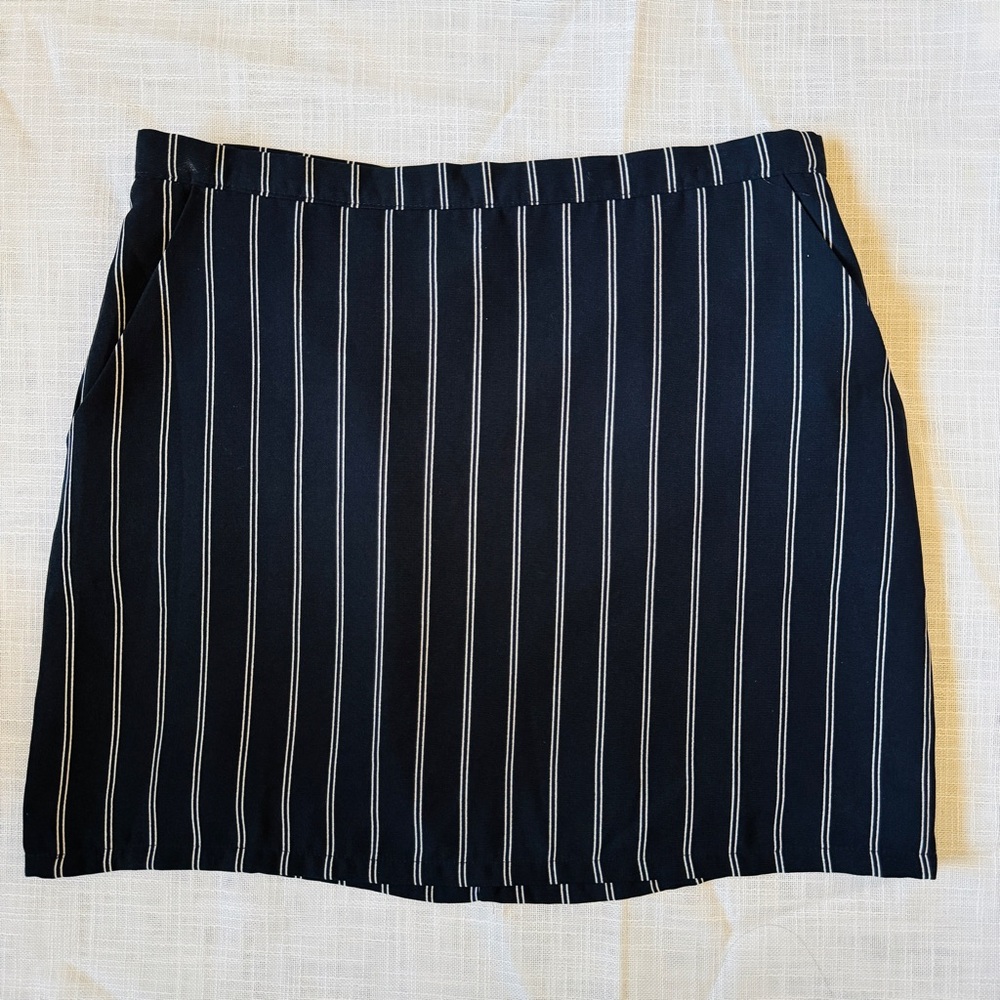 NWT Women Forever 21 Navy and White Pencil Skirt size M